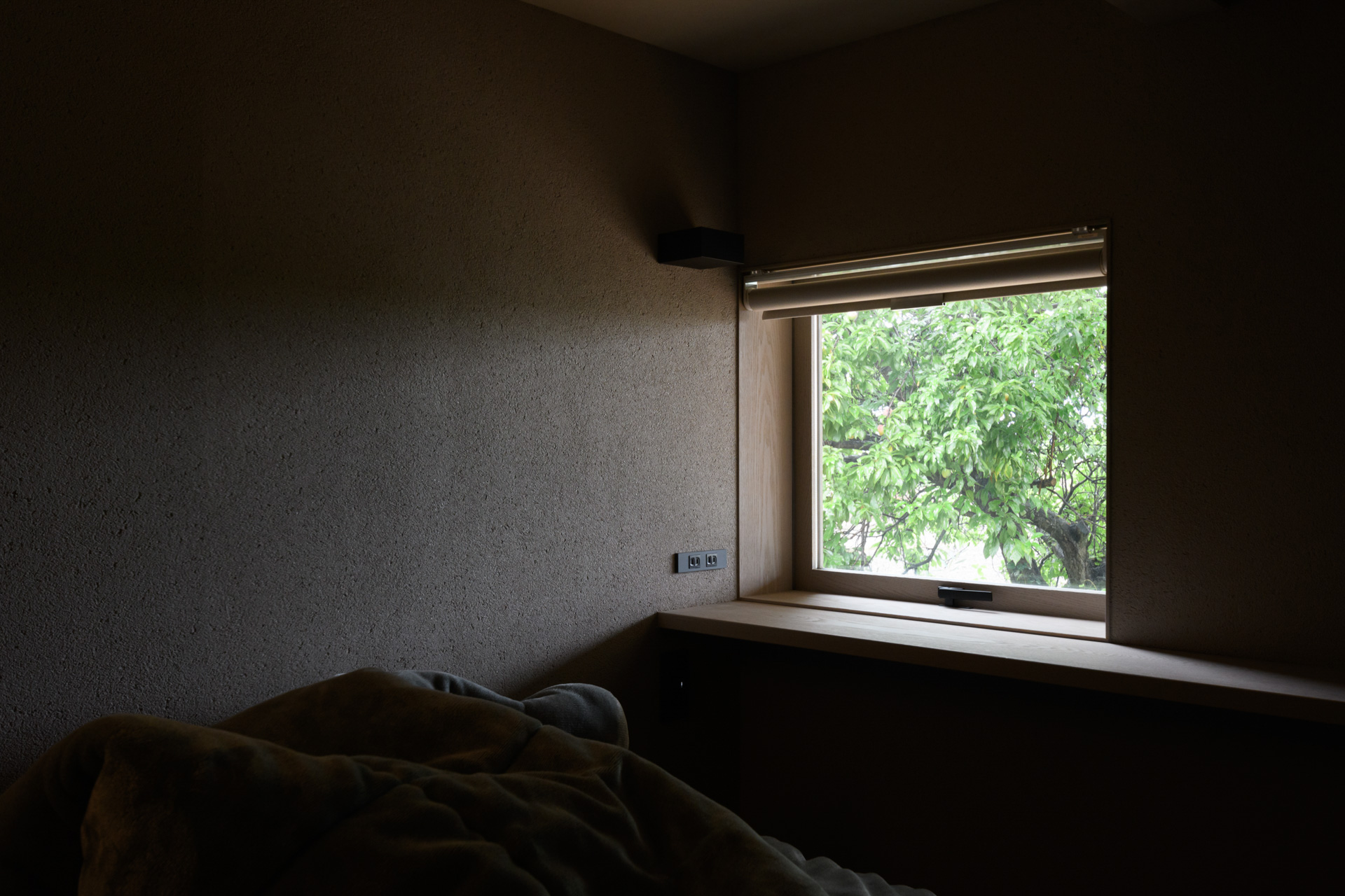 岡山の新築住宅 寝室 窓からの光｜coprino｜ROR co.,ltd（ロール株式会社）